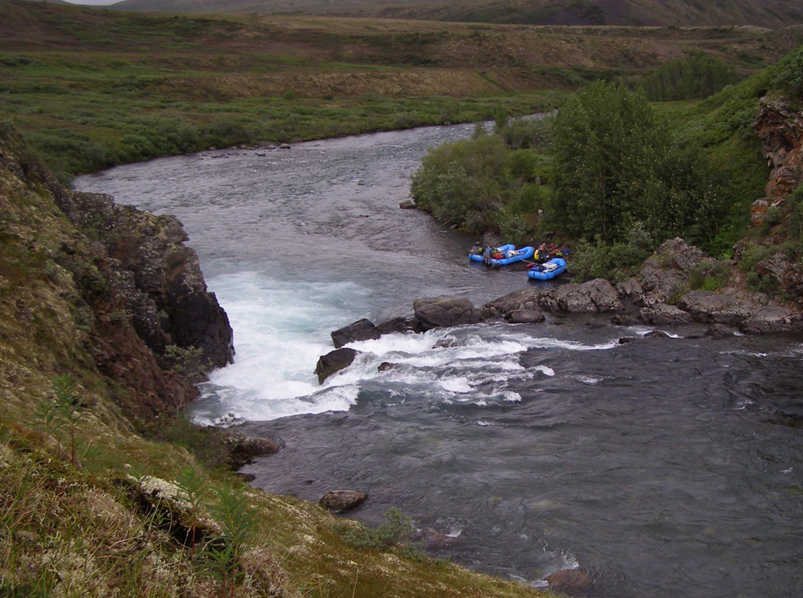 There is one set of short falls on the Kisaralik River requiring an easy portage.